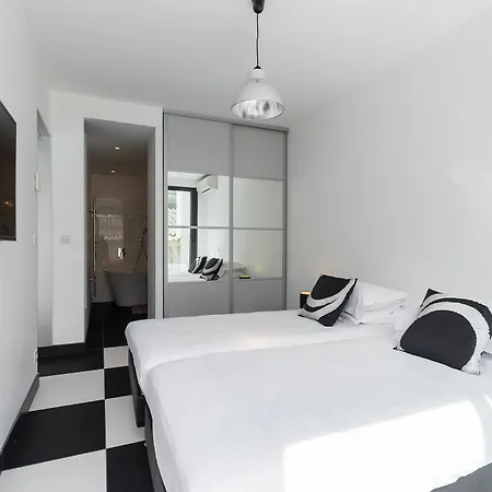 Apartman Modern 3 Bed In Very Close To The Center And An Easy Pleasant Walk To The Palais 1745 Cannes