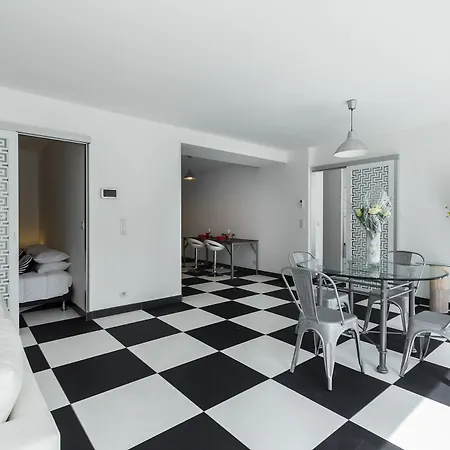 Apartman Modern 3 Bed In Very Close To The Center And An Easy Pleasant Walk To The Palais 1745 *