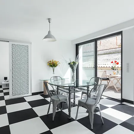 Modern 3 Bed In Very Close To The Center And An Easy Pleasant Walk To The Palais 1745 Apartamento